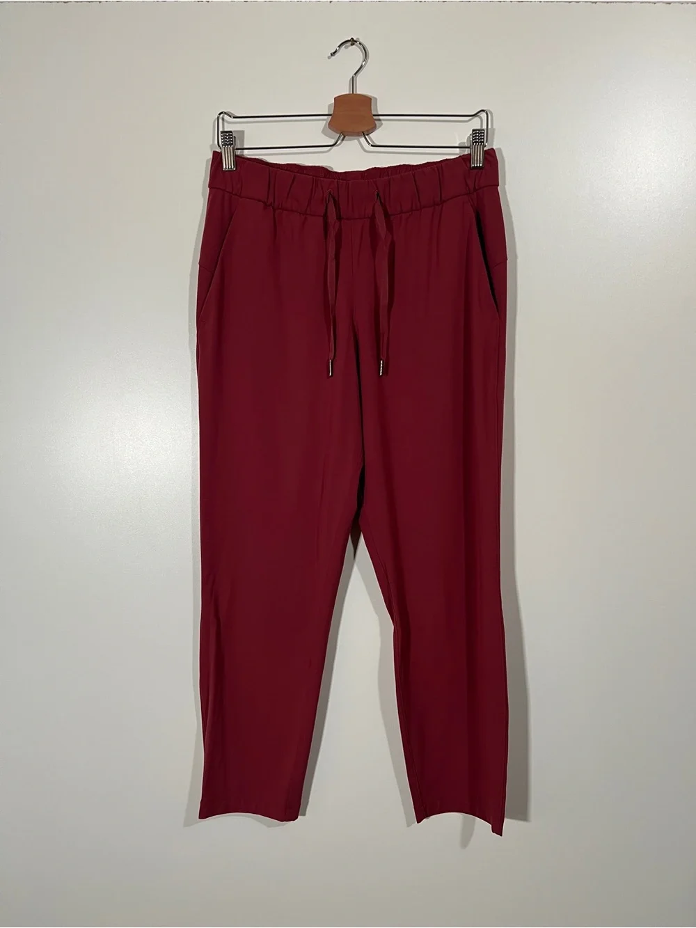 Lululemon On The Fly 7/8 Pant Size 8 Chianti Red Berry 26.5” Inseam Pockets